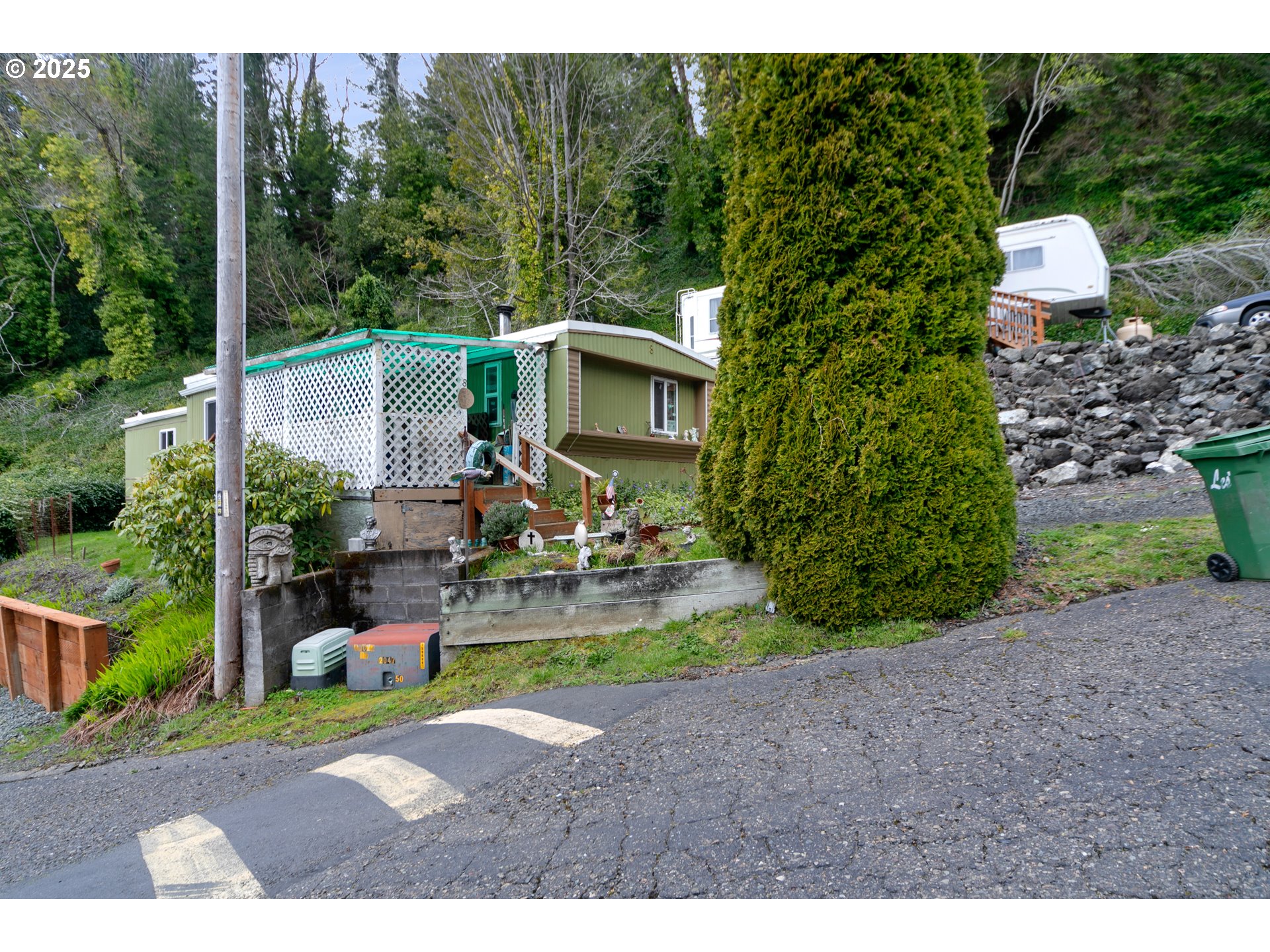 66642 East Bay Road, Unit 8 North Bend, OR 97459 - Photo 28 of 34 Gallery Image 28