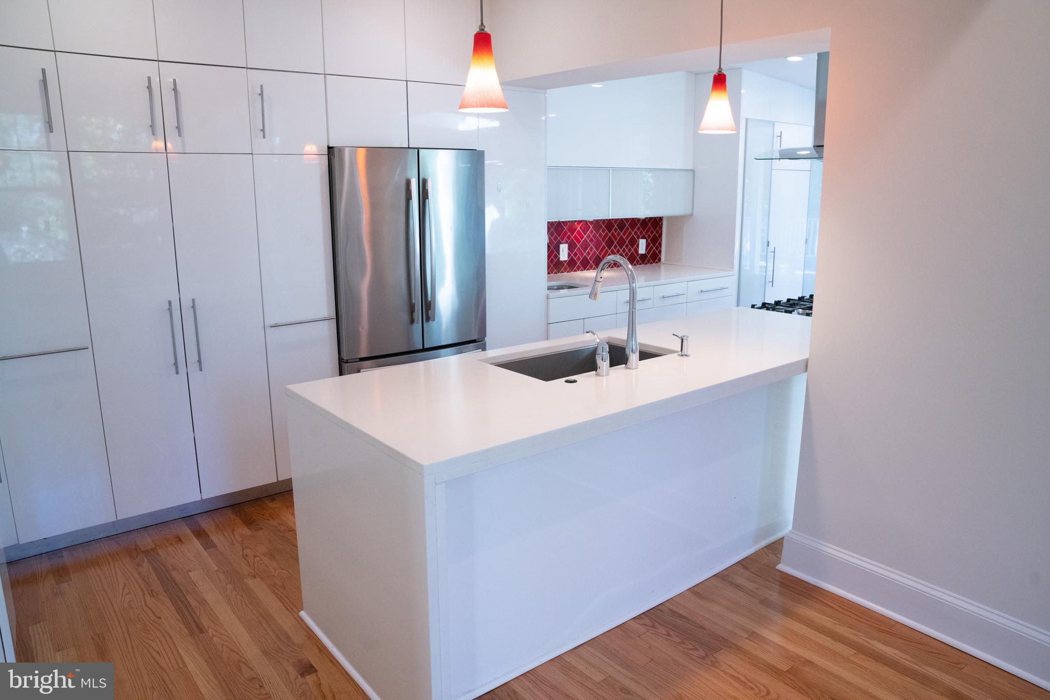 2816 38th Street Northwest Washington, DC 20007 - Photo 4 of 37