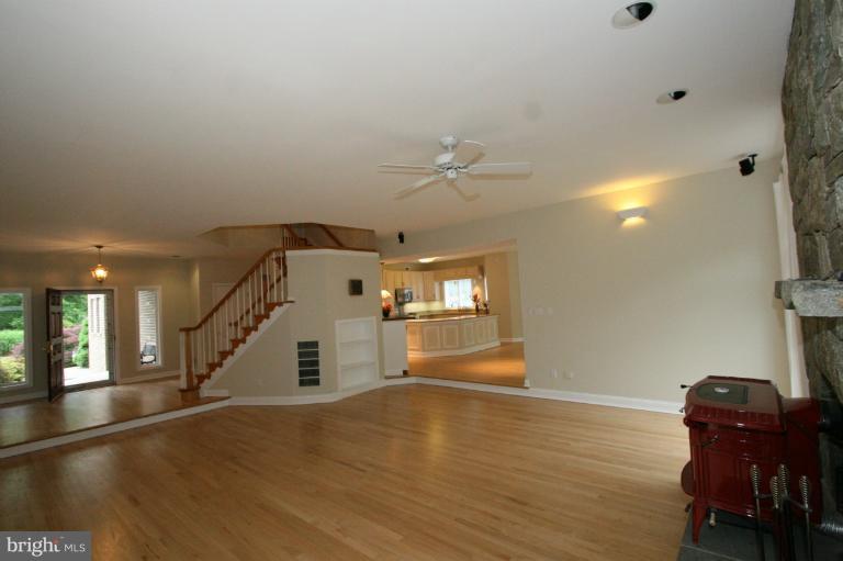 7008 Ridgeway Drive Springfield, VA 22150 - Photo 9 of 30 Living Room