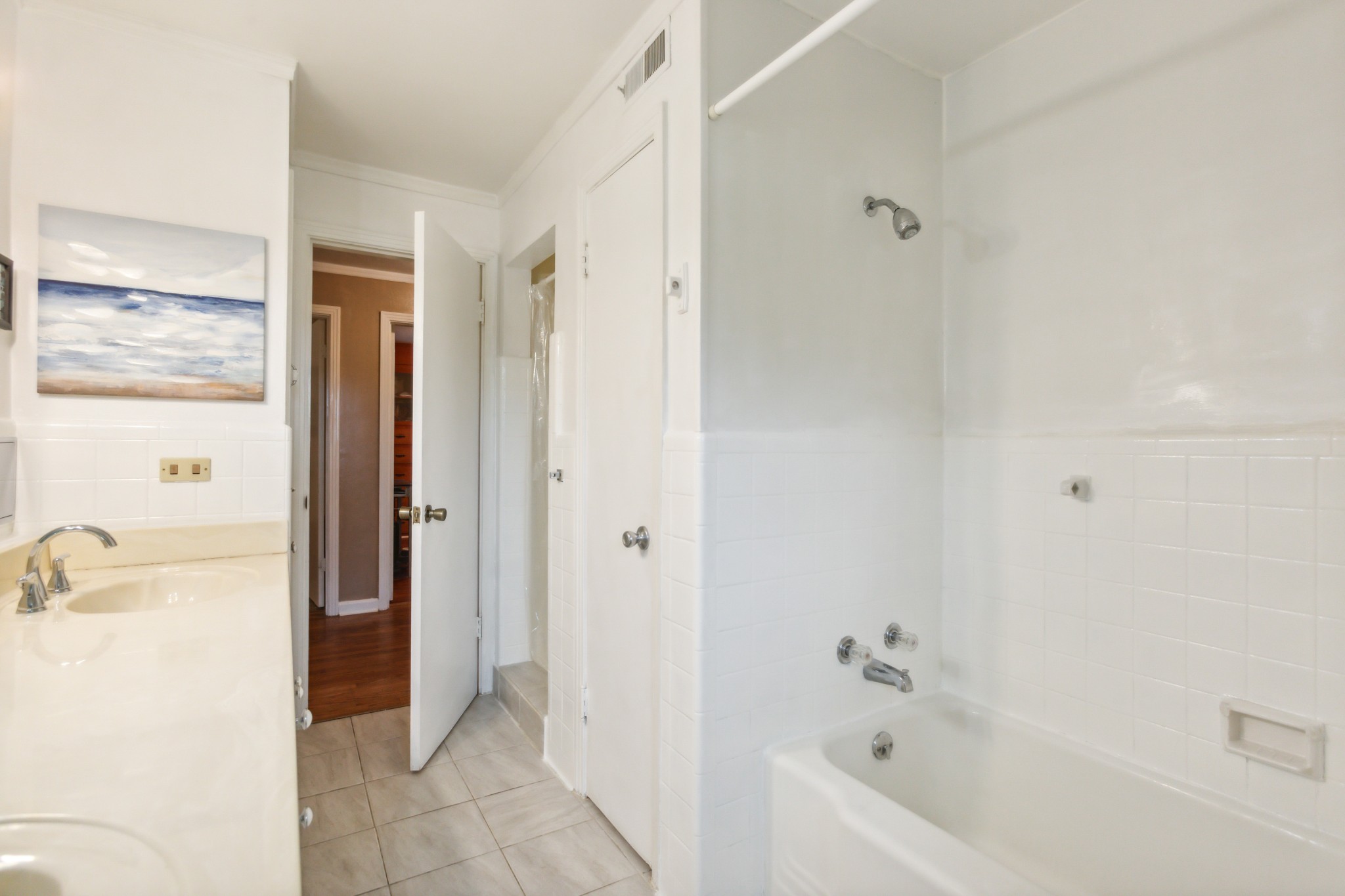 571 Jackson Road Portland, TN 37148 - Photo 14 of 24 a bathroom with a bathtub and shower