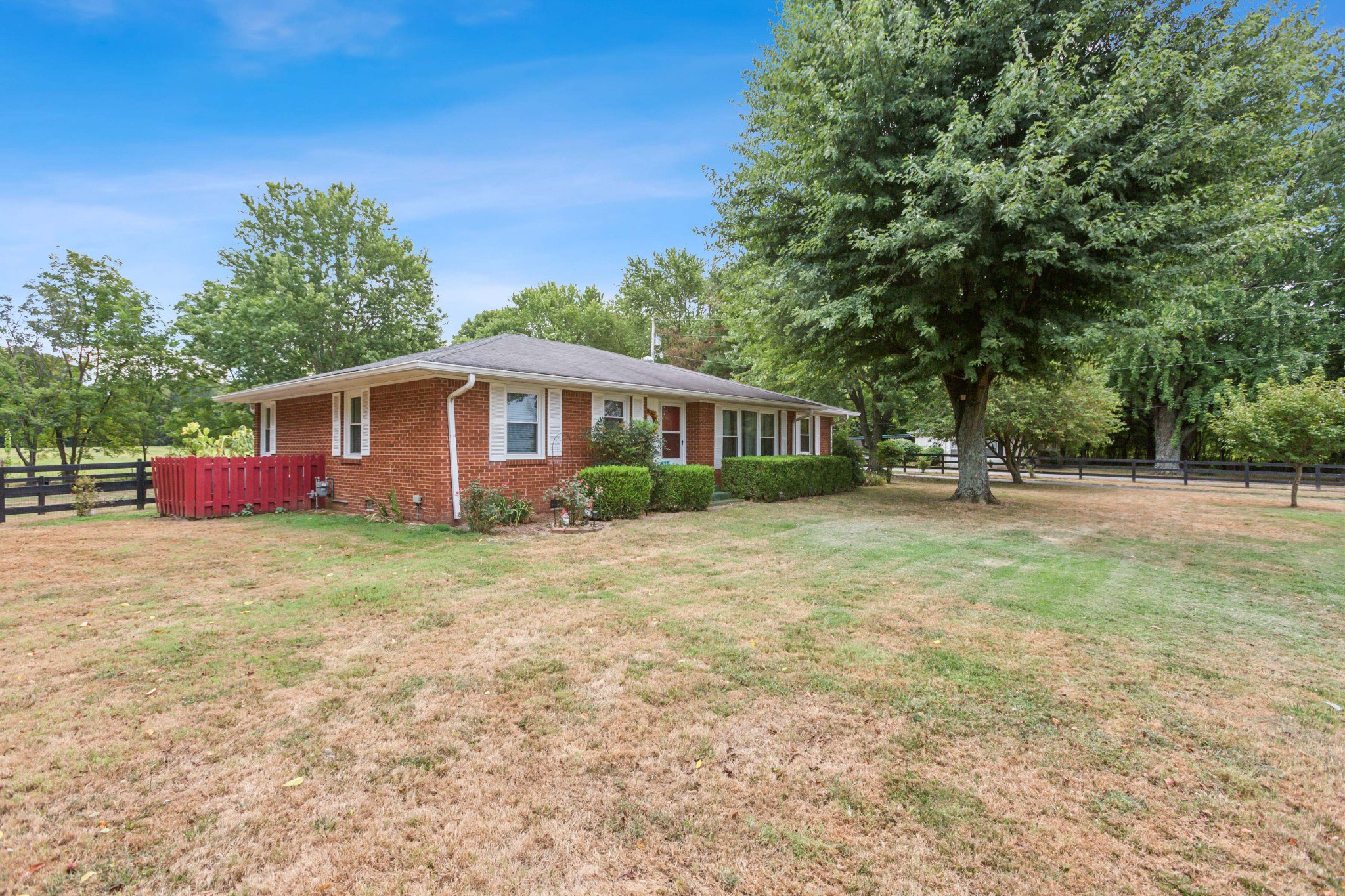 571 Jackson Road Portland, TN 37148 - Photo 3 of 24 a front view of a house with a yard