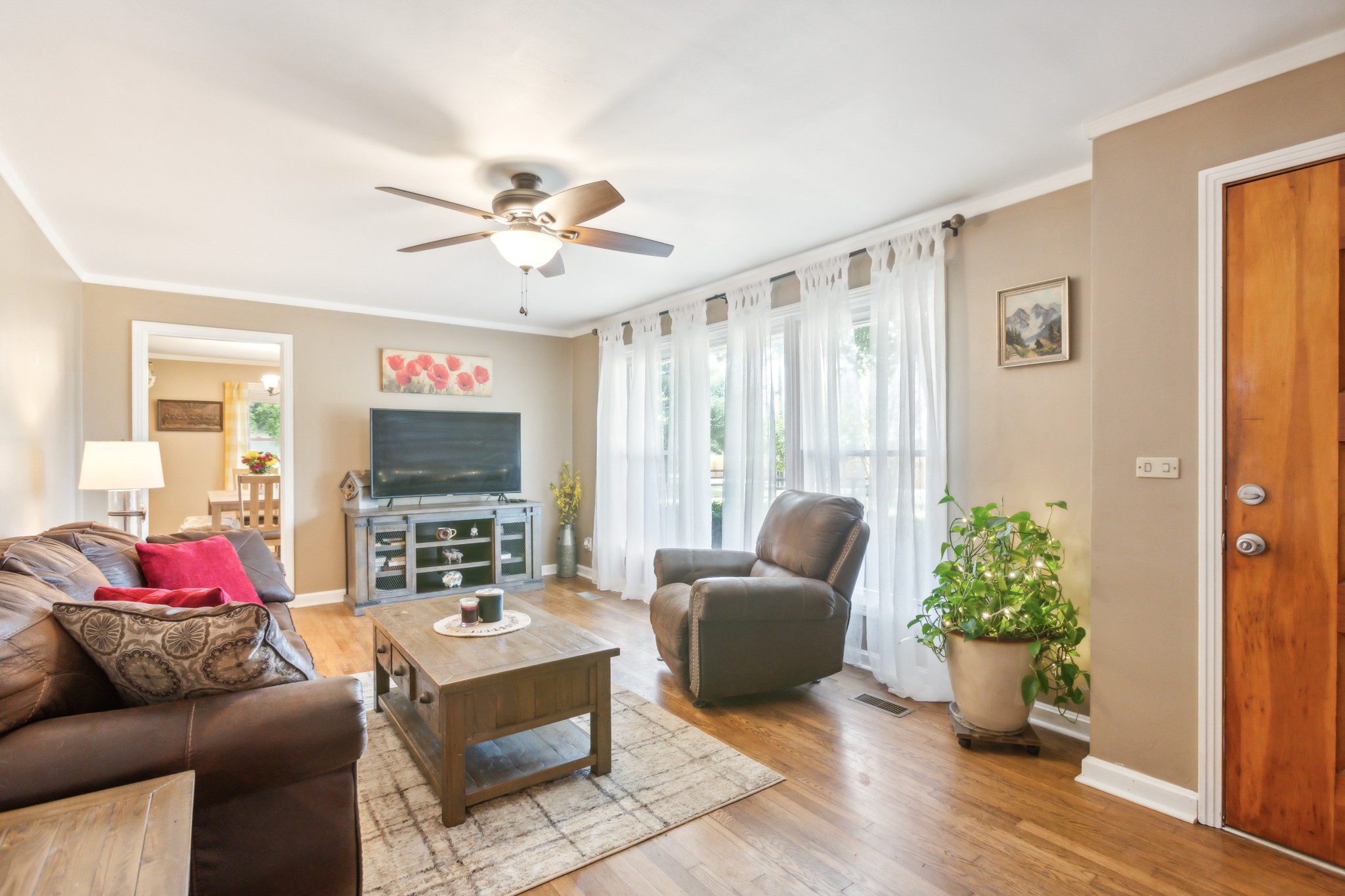571 Jackson Road Portland, TN 37148 - Photo 5 of 24 a living room with furniture and a flat screen tv