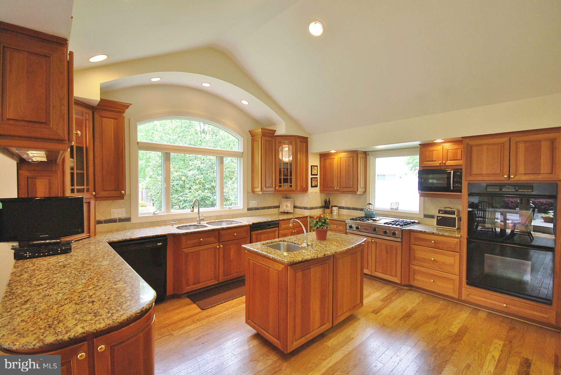 6207 Long Meadow Road McLean, VA 22101 - Photo 8 of 30 Kitchen