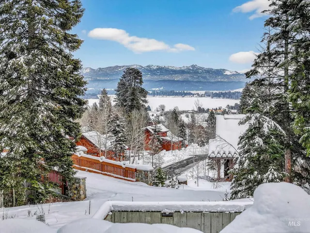 $625,000 | 53 Pinnacle Court, Cascade, ID 83611