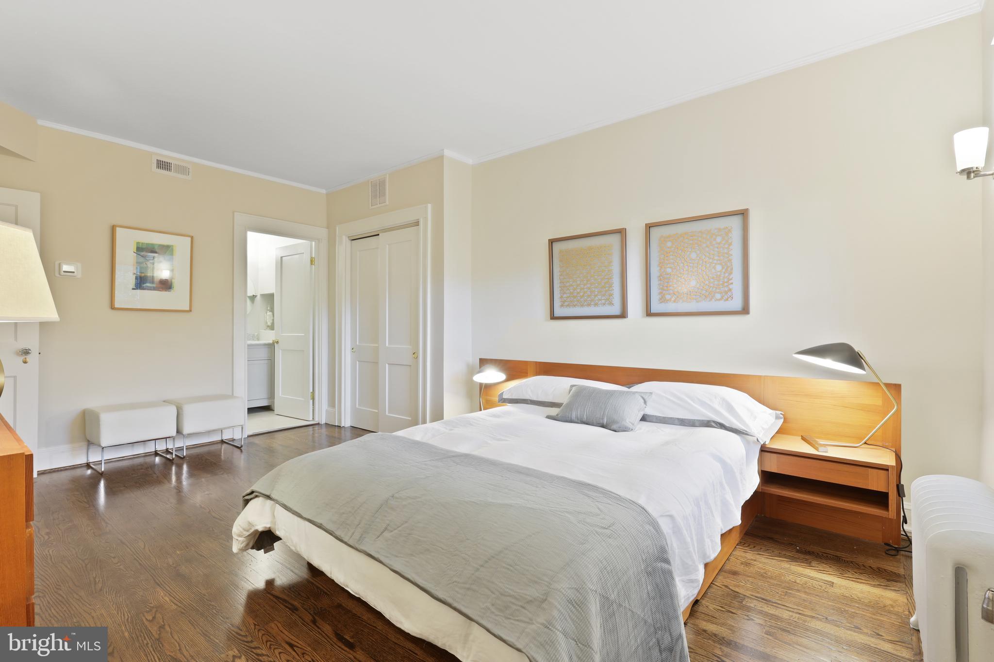 4304 Roland Avenue Baltimore, MD 21210 - Photo 21 of 45 suite: 2 rooms/bath