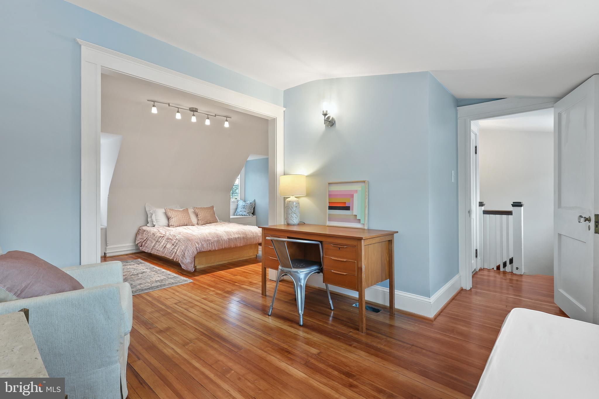 4304 Roland Avenue Baltimore, MD 21210 - Photo 30 of 45 2-room 3rd fl suite w bathroom