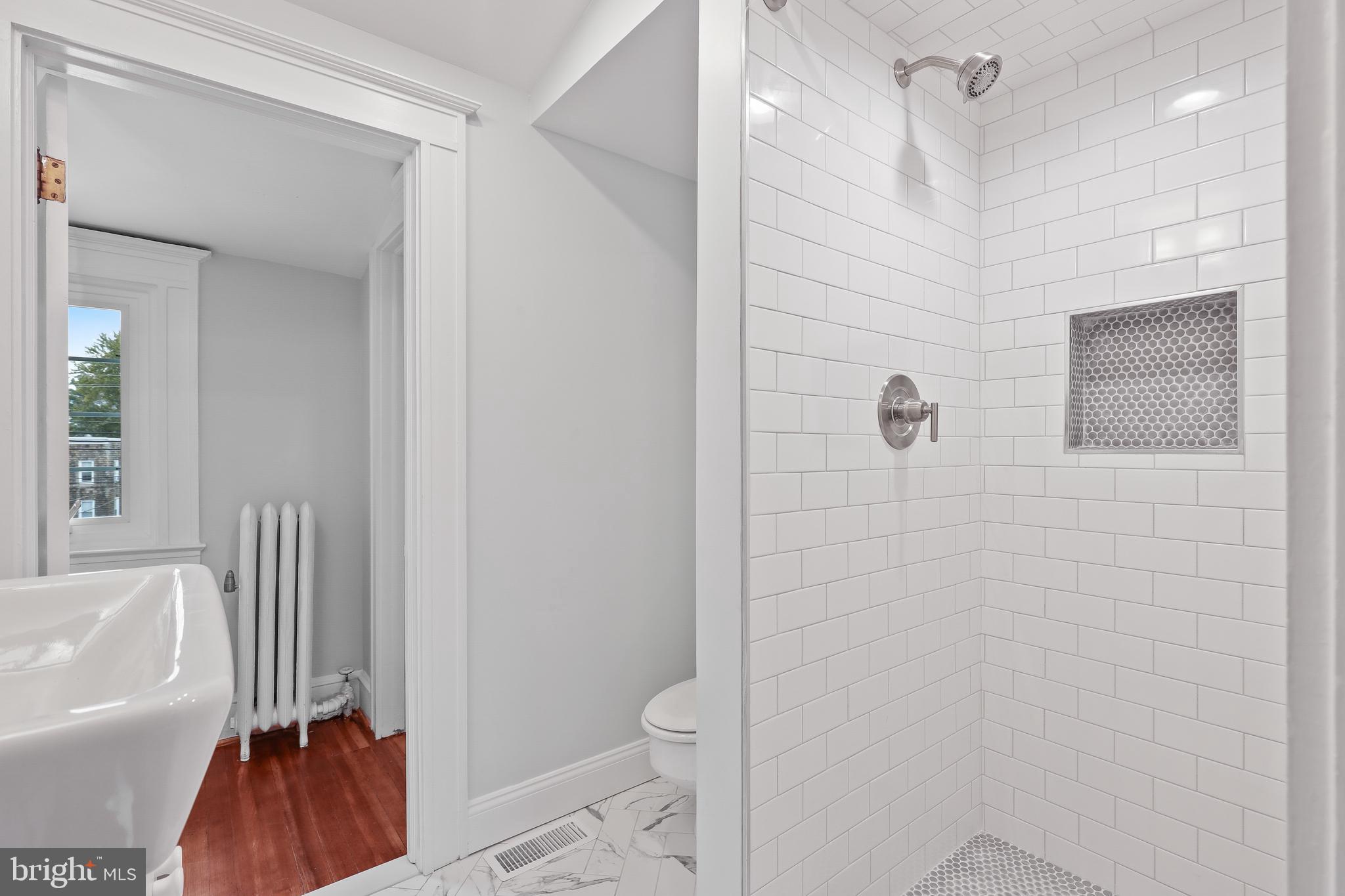 4304 Roland Avenue Baltimore, MD 21210 - Photo 37 of 45 3rd floor private bathroom