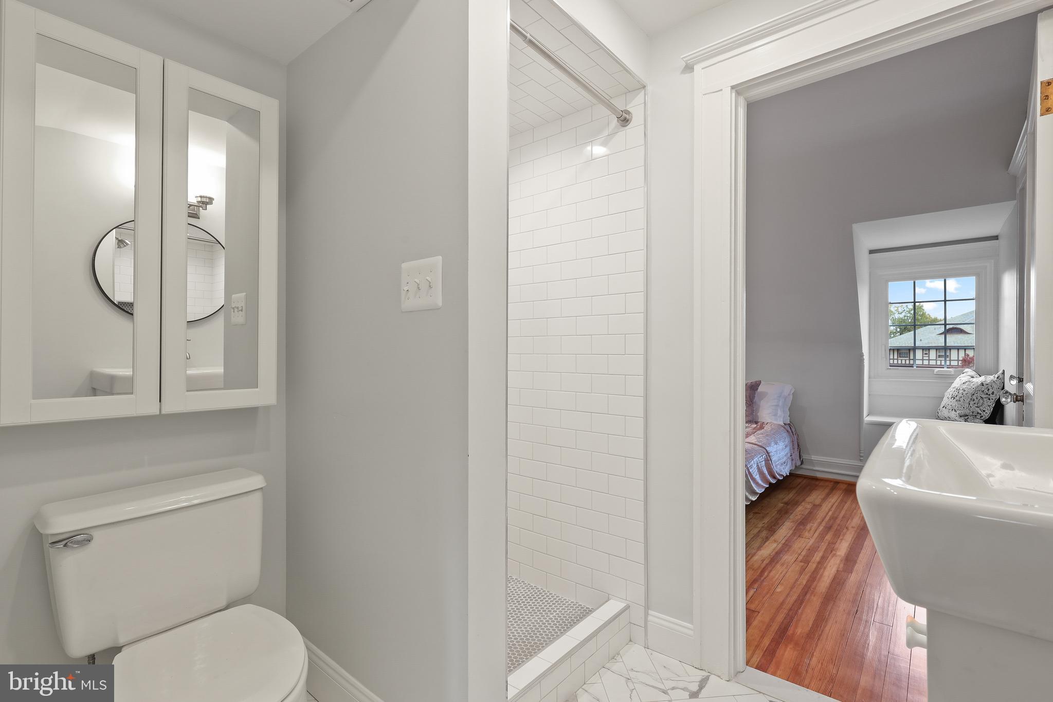 4304 Roland Avenue Baltimore, MD 21210 - Photo 38 of 45 3rd floor private bathroom