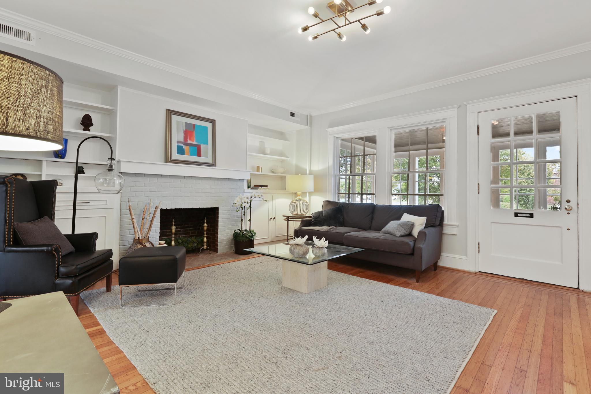 4304 Roland Avenue Baltimore, MD 21210 - Photo 5 of 45 Living room with woodburning fireplace