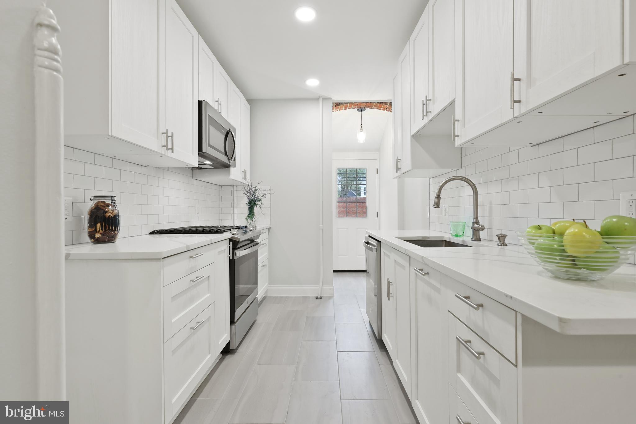 4304 Roland Avenue Baltimore, MD 21210 - Photo 9 of 45 New kitchen w gas stove