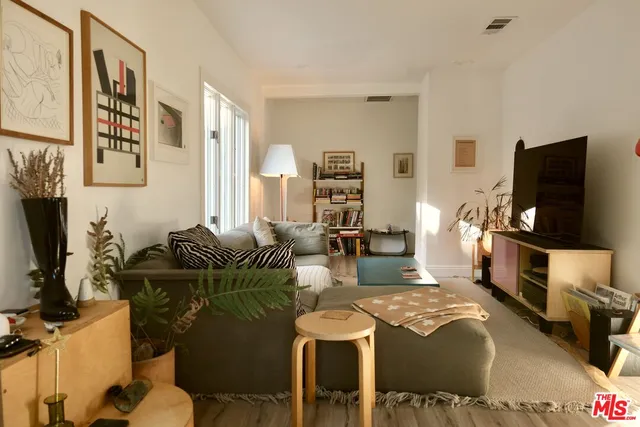 $950,000 | 466 Wren Drive, Los Angeles, CA 90065