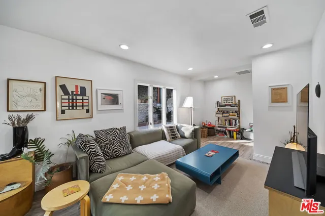 $950,000 | 466 Wren Drive, Los Angeles, CA 90065