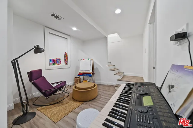 $950,000 | 466 Wren Drive, Los Angeles, CA 90065