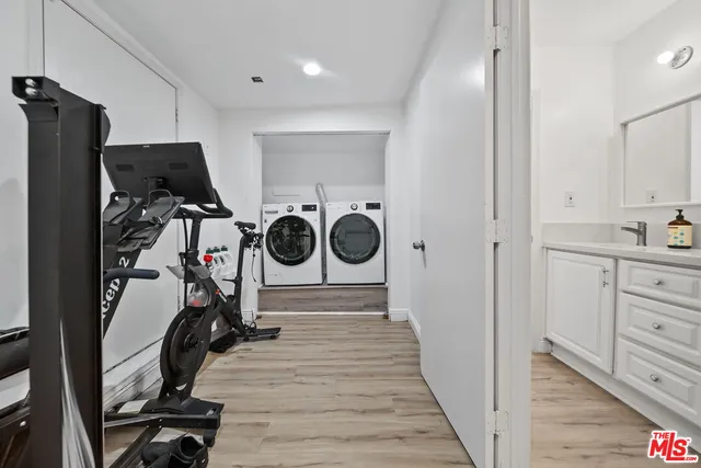 $950,000 | 466 Wren Drive, Los Angeles, CA 90065