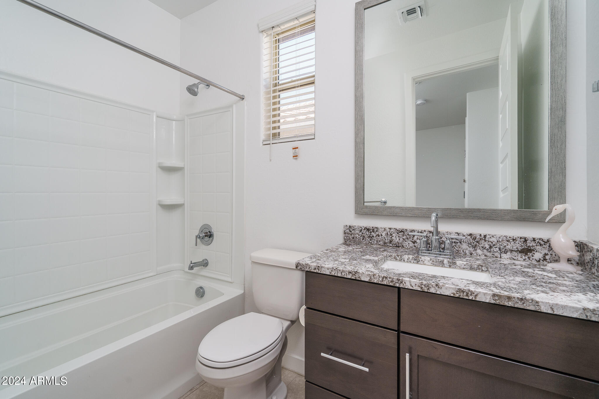 9639 West Trumbull Road Tolleson, AZ 85353 - Photo 13 of 26 14) BATH 2