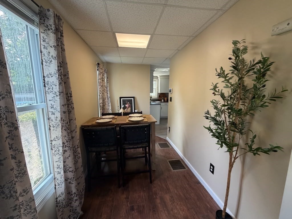 128 Newfield Road Springfield, MA 01119 - Photo 8 of 22 Gallery Image 8