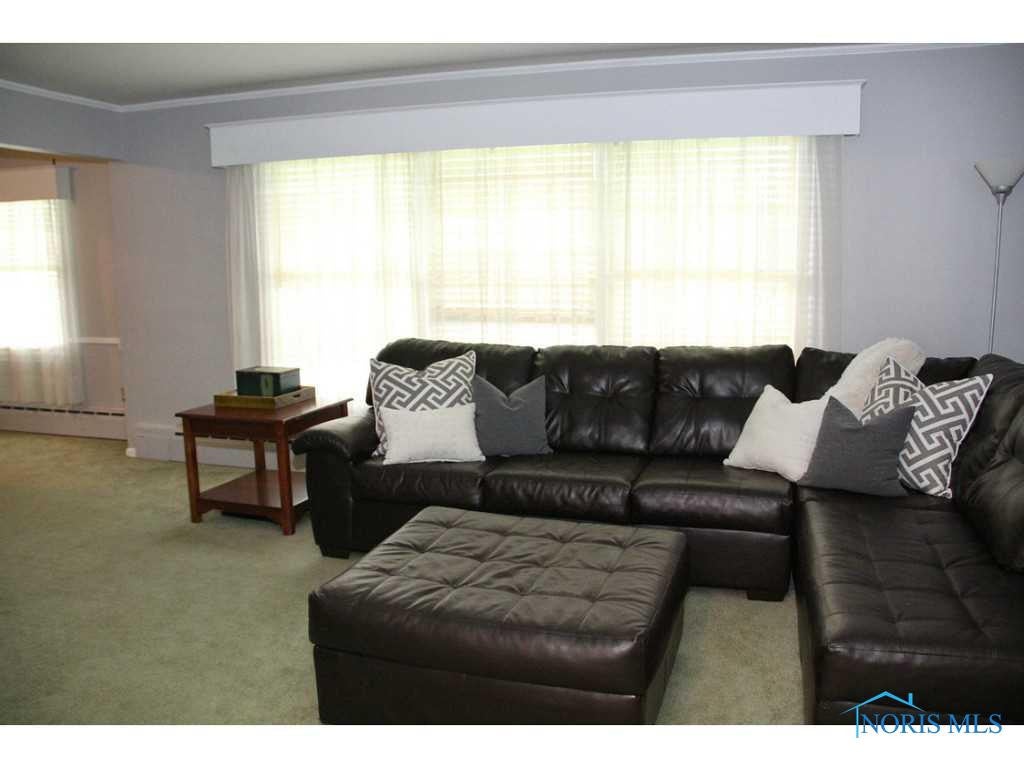 5815 Moline Martin Road Walbridge, OH 43465 - Photo 3 of 17 Living Room.