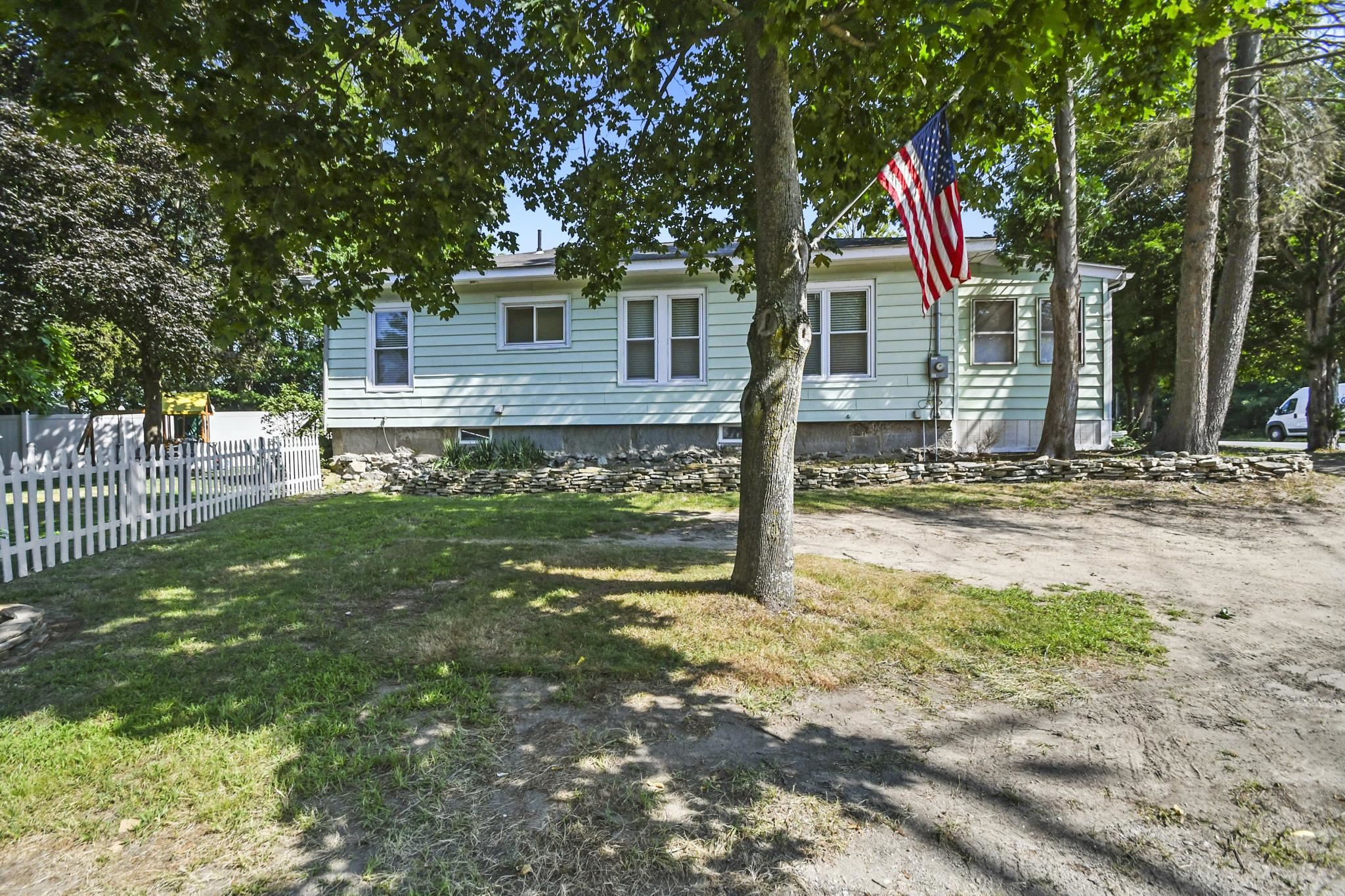 98 Derry Road Hudson, NH 03051 - Photo 20 of 22 Gallery Image 20