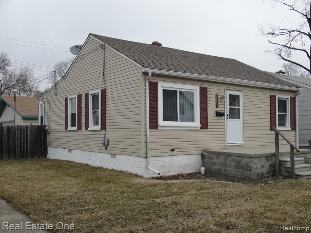 110 Manatee Hazel Park, MI 48030 - Photo 2 of 19