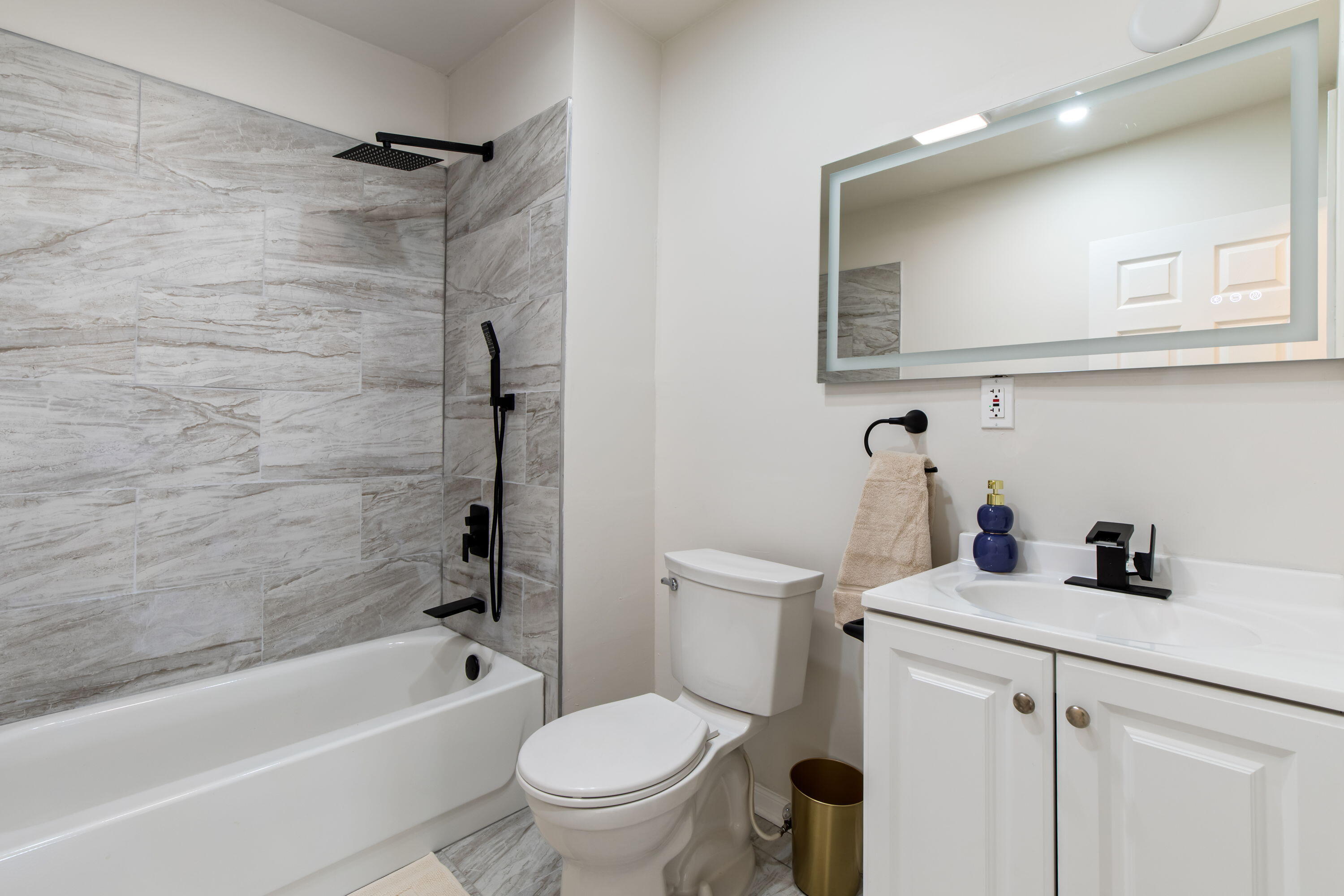 560 Rhode Island Ct. Gary, IN 46402 - Photo 18 of 49 a bathroom with a toilet sink vanity tub and mirror