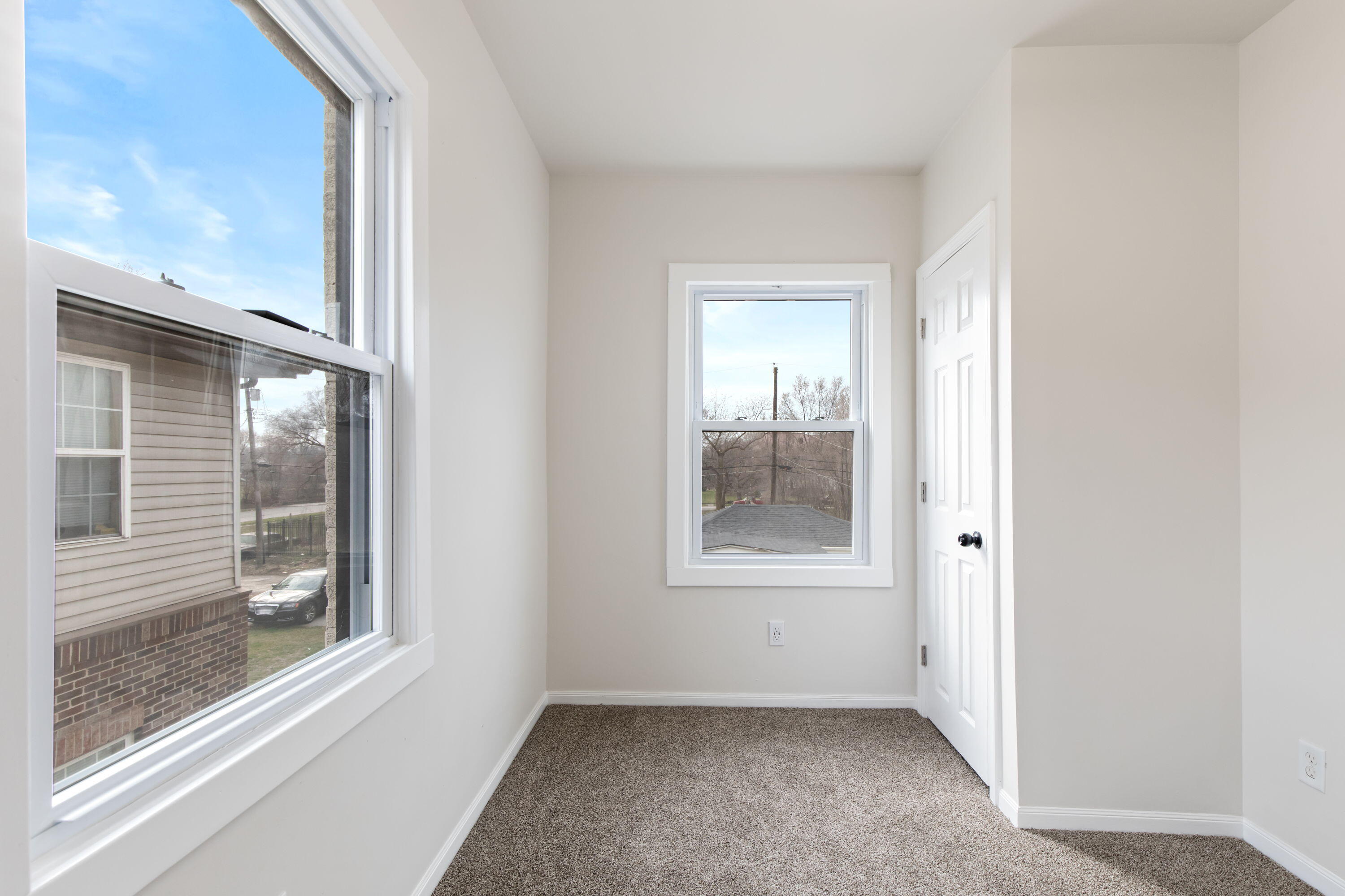 560 Rhode Island Ct. Gary, IN 46402 - Photo 19 of 49 an empty room with a window