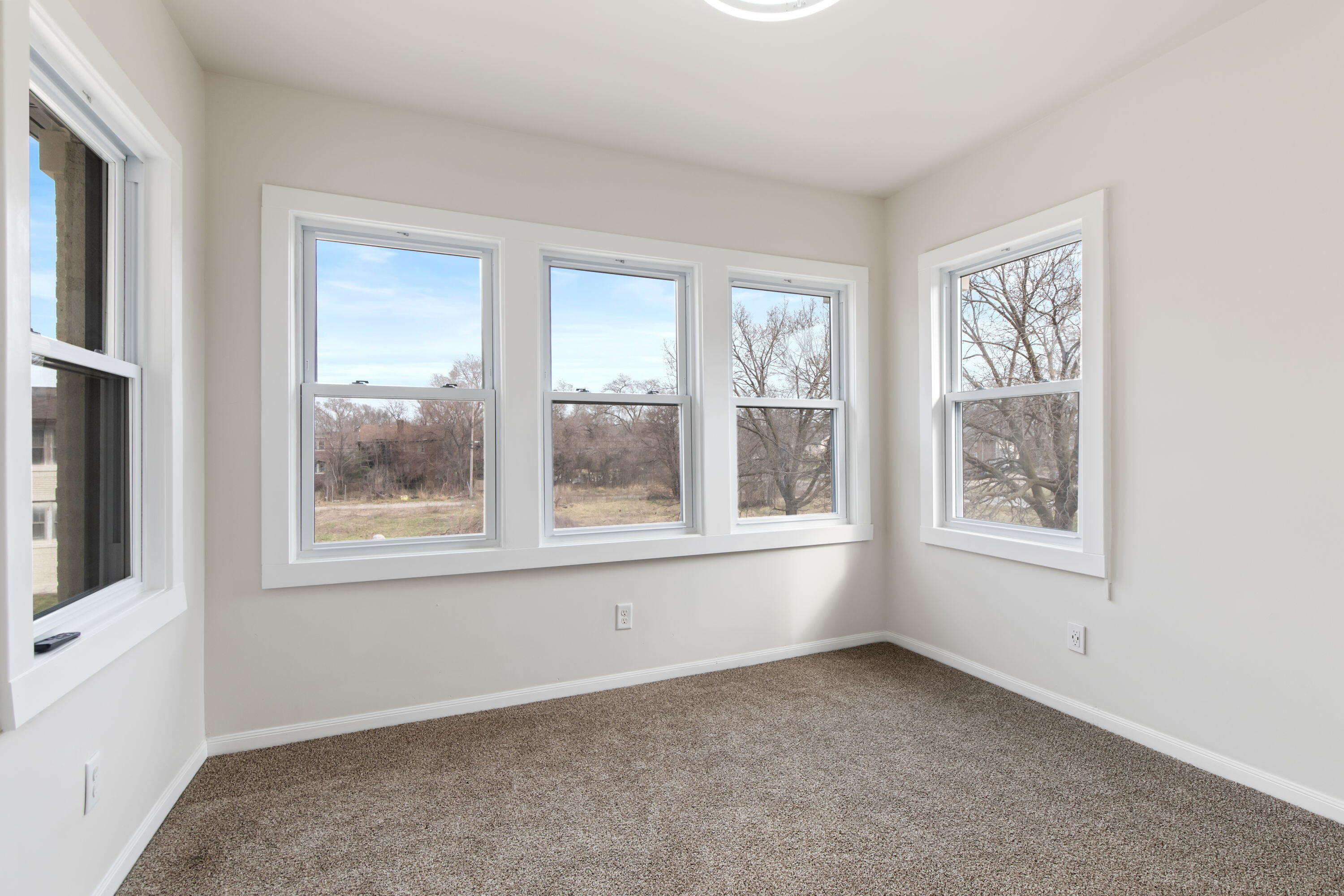 560 Rhode Island Ct. Gary, IN 46402 - Photo 21 of 49 an empty room with a window