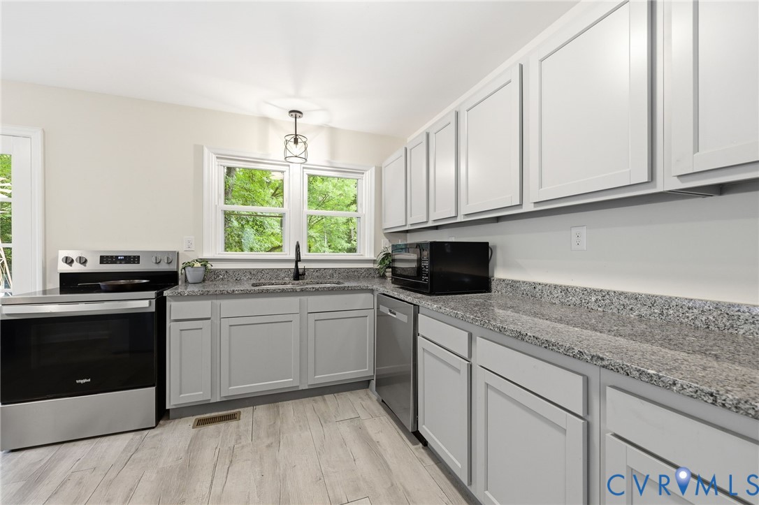 9913 Proctors Road Richmond, VA 23237 - Photo 8 of 31