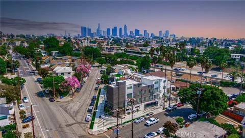 $3,500 | 2828 London Street, Unit 206, Los Angeles, CA 90026