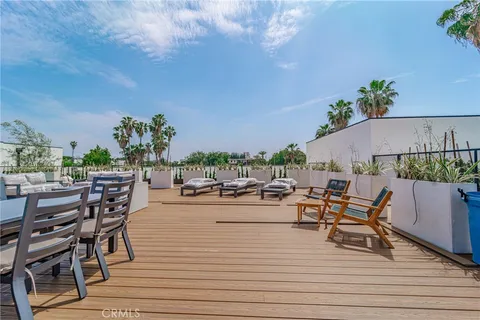 $3,500 | 2828 London Street, Unit 206, Los Angeles, CA 90026