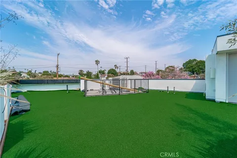 $3,500 | 2828 London Street, Unit 206, Los Angeles, CA 90026