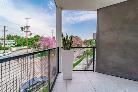 $3,500 | 2828 London Street, Unit 206, Los Angeles, CA 90026