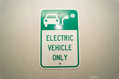 $3,500 | 2828 London Street, Unit 206, Los Angeles, CA 90026