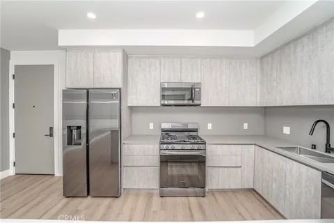 $3,500 | 2828 London Street, Unit 206, Los Angeles, CA 90026