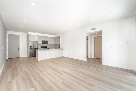 $3,500 | 2828 London Street, Unit 206, Los Angeles, CA 90026
