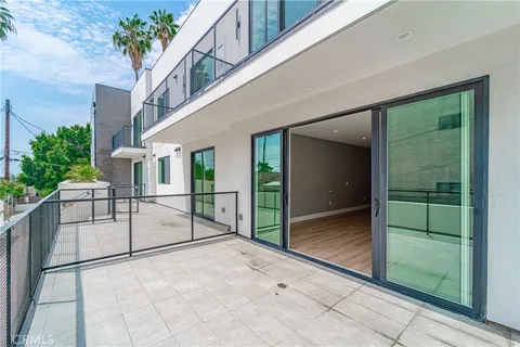 $3,500 | 2828 London Street, Unit 206, Los Angeles, CA 90026