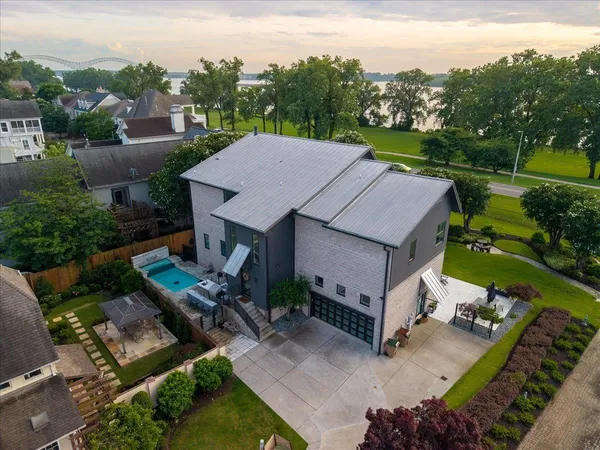 $1,600,000 | 65 Riverwalk Place, Memphis, TN 38103
