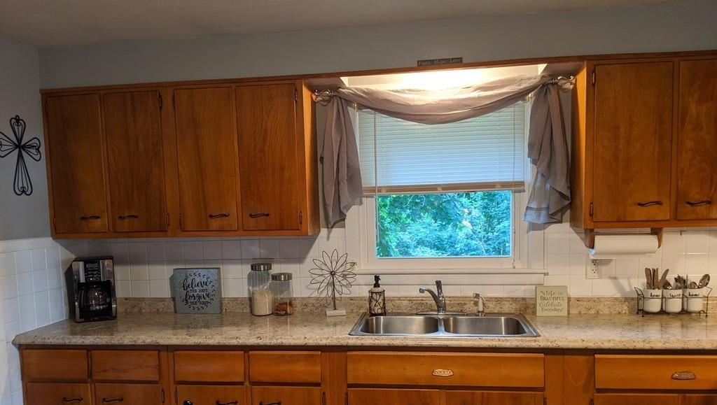 246 Massasoit Road Worcester, MA 01604 - Photo 4 of 26 Gallery Image 4