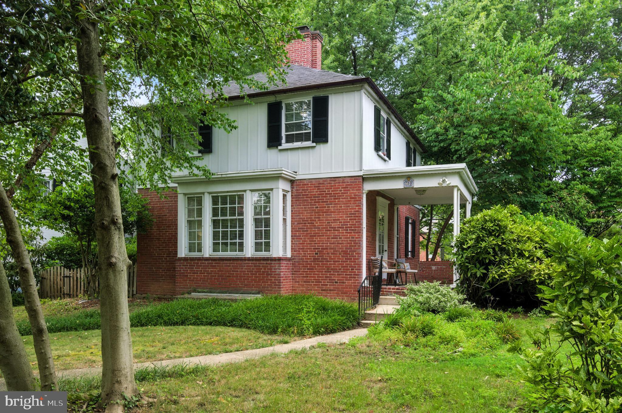 310 Paddington Road Baltimore, MD 21212 - Photo 37 of 59 a front view of a house with garden