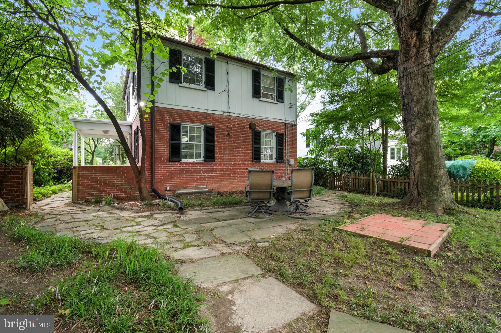 310 Paddington Road Baltimore, MD 21212 - Photo 40 of 59 a backyard of a house with seating space