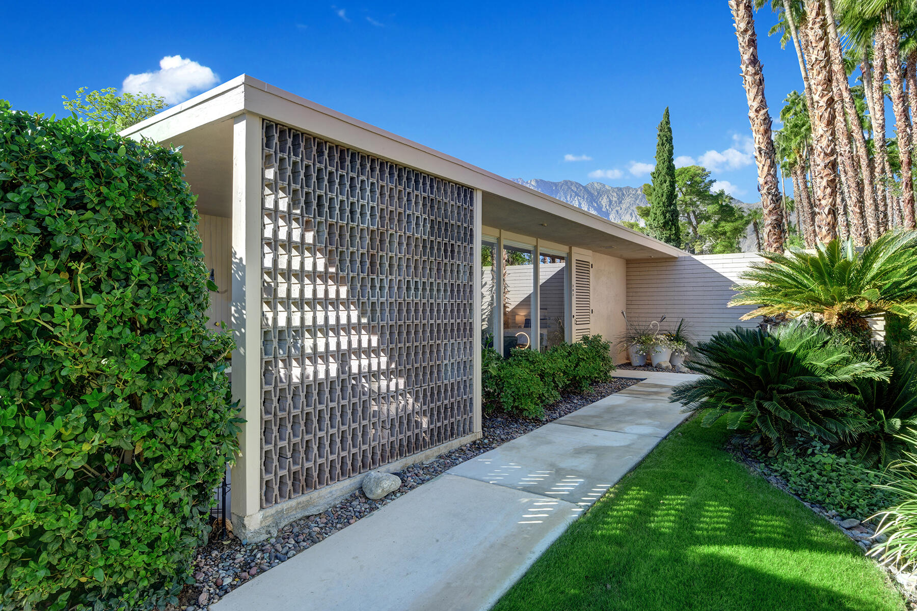 360 Cabrillo Road, Unit 202 Palm Springs, CA 92262 - Photo 12 of 49 FRONT ENTRY WALK TIGHT MLS