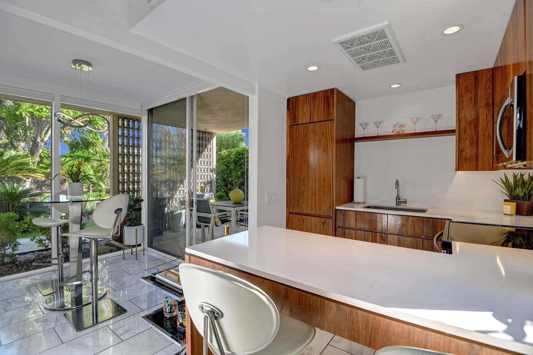 360 Cabrillo Road, Unit 202 Palm Springs, CA 92262 - Photo 21 of 49 BREAKFAST BAR TO DINING AND PATIO MLS