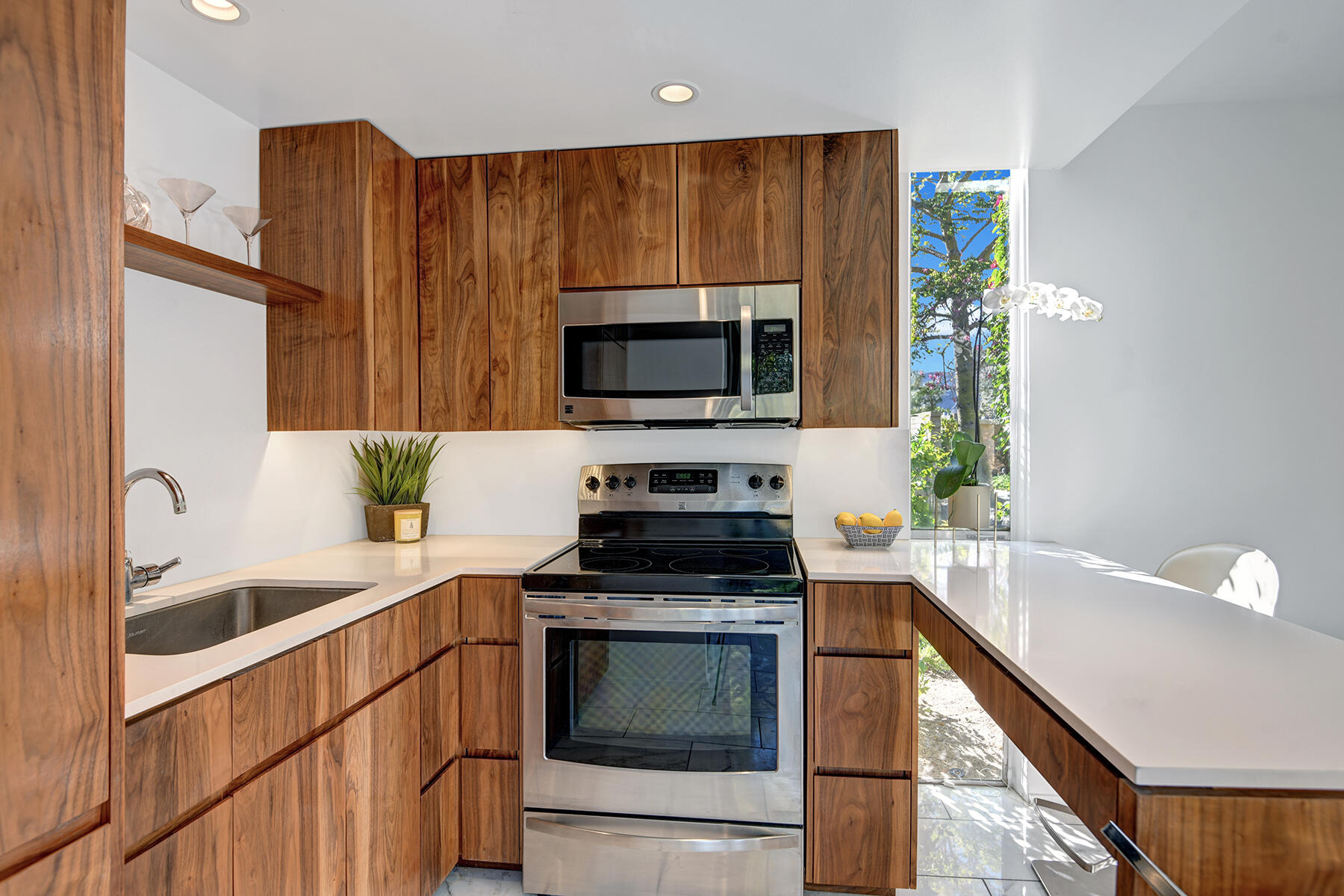 360 Cabrillo Road, Unit 202 Palm Springs, CA 92262 - Photo 23 of 49 KITCHEN THROUGH MLS