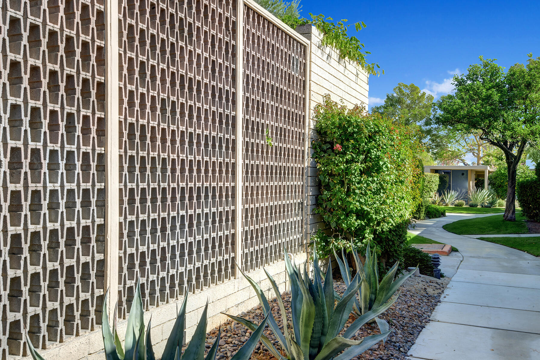 360 Cabrillo Road, Unit 202 Palm Springs, CA 92262 - Photo 29 of 49 BREEZE BLOCK MLS
