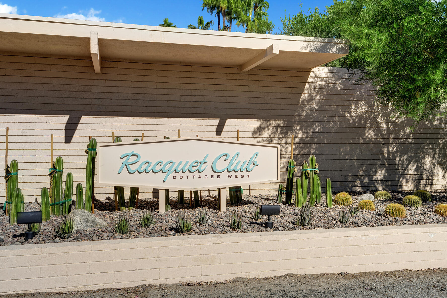 360 Cabrillo Road, Unit 202 Palm Springs, CA 92262 - Photo 47 of 49 MAIN ENTRY SIGN MLS