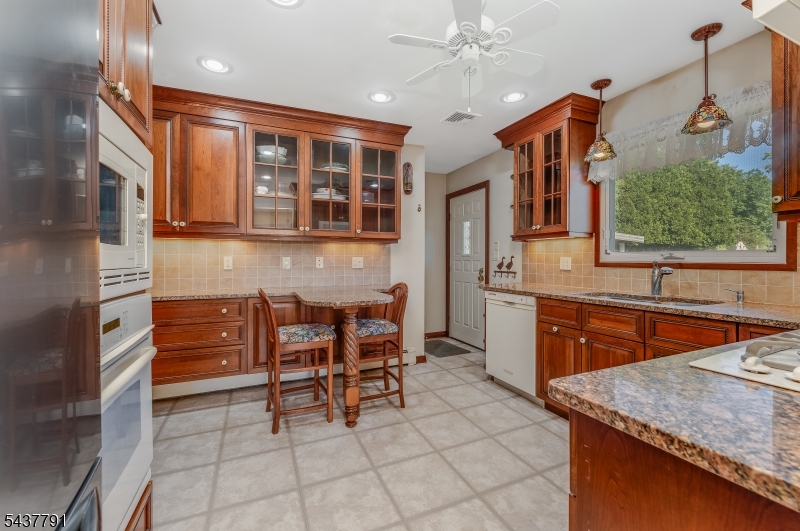 24 Hardscrabble Hill Road Flemington, NJ 08822 - Photo 11 of 35