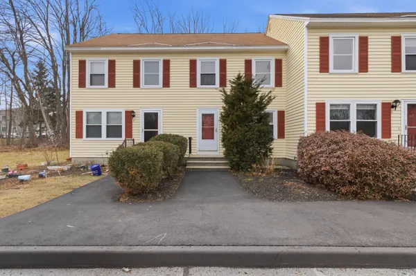 $359,900 | 7 Powder Mill Drive, Unit 7, Kennebunk, ME 04043