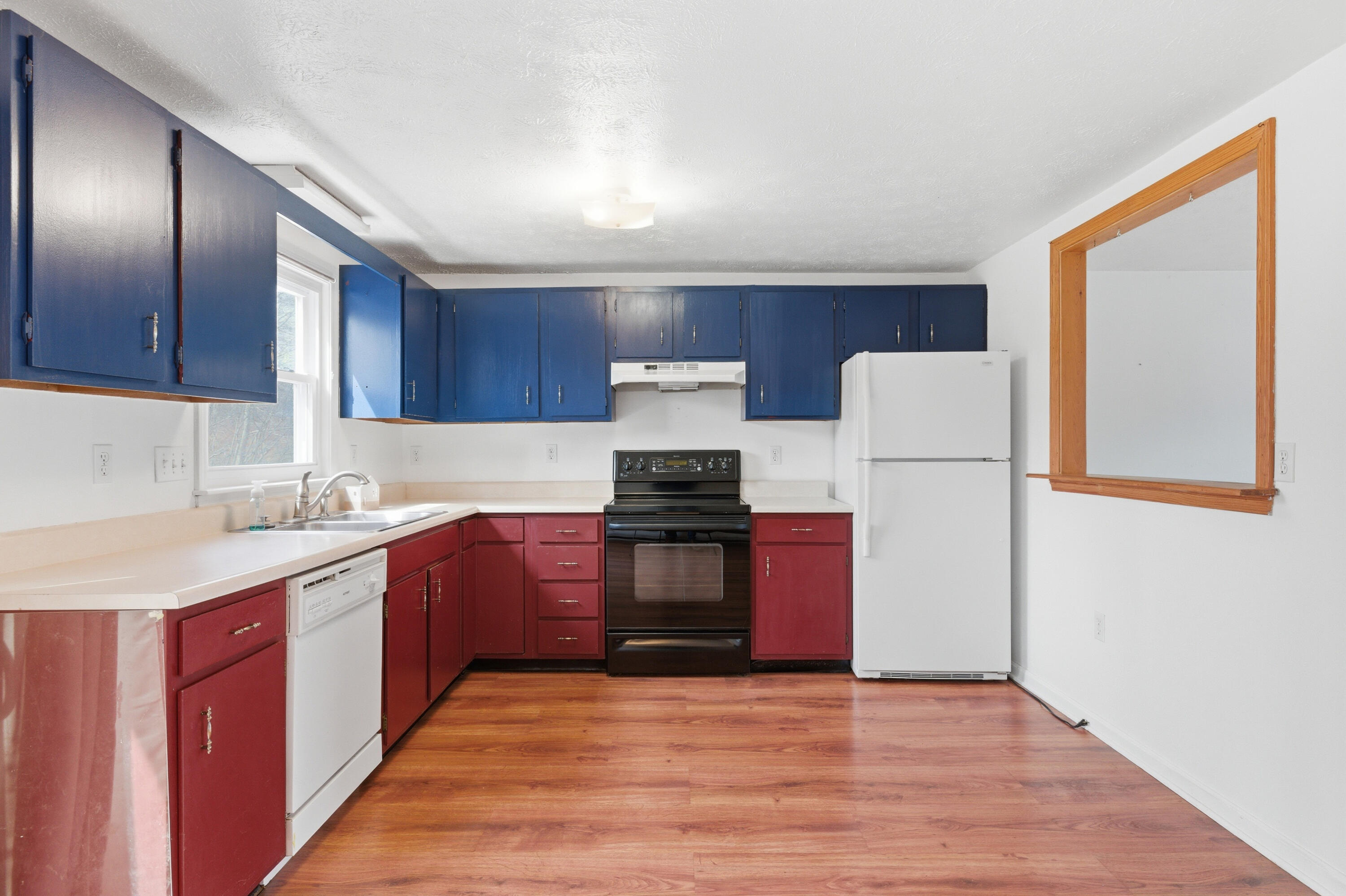 7 Powder Mill Drive, Unit 7 Kennebunk, ME 04043 - Photo 6 of 29 Kitchen