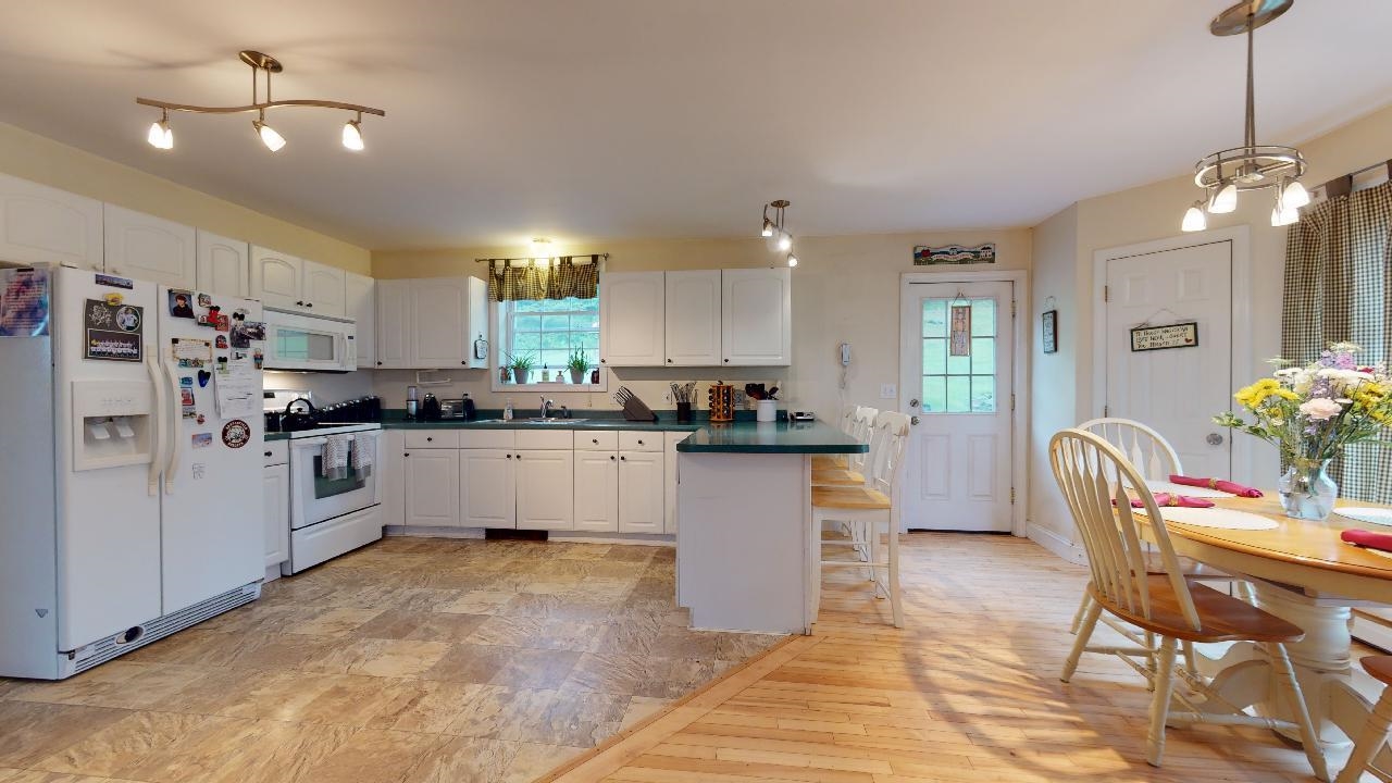8115 Boston Post Road Bakersfield, VT 05450 - Photo 4 of 40