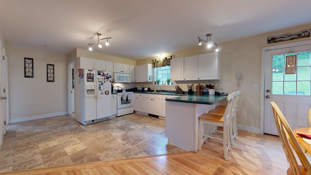 8115 Boston Post Road Bakersfield, VT 05450 - Photo 5 of 40