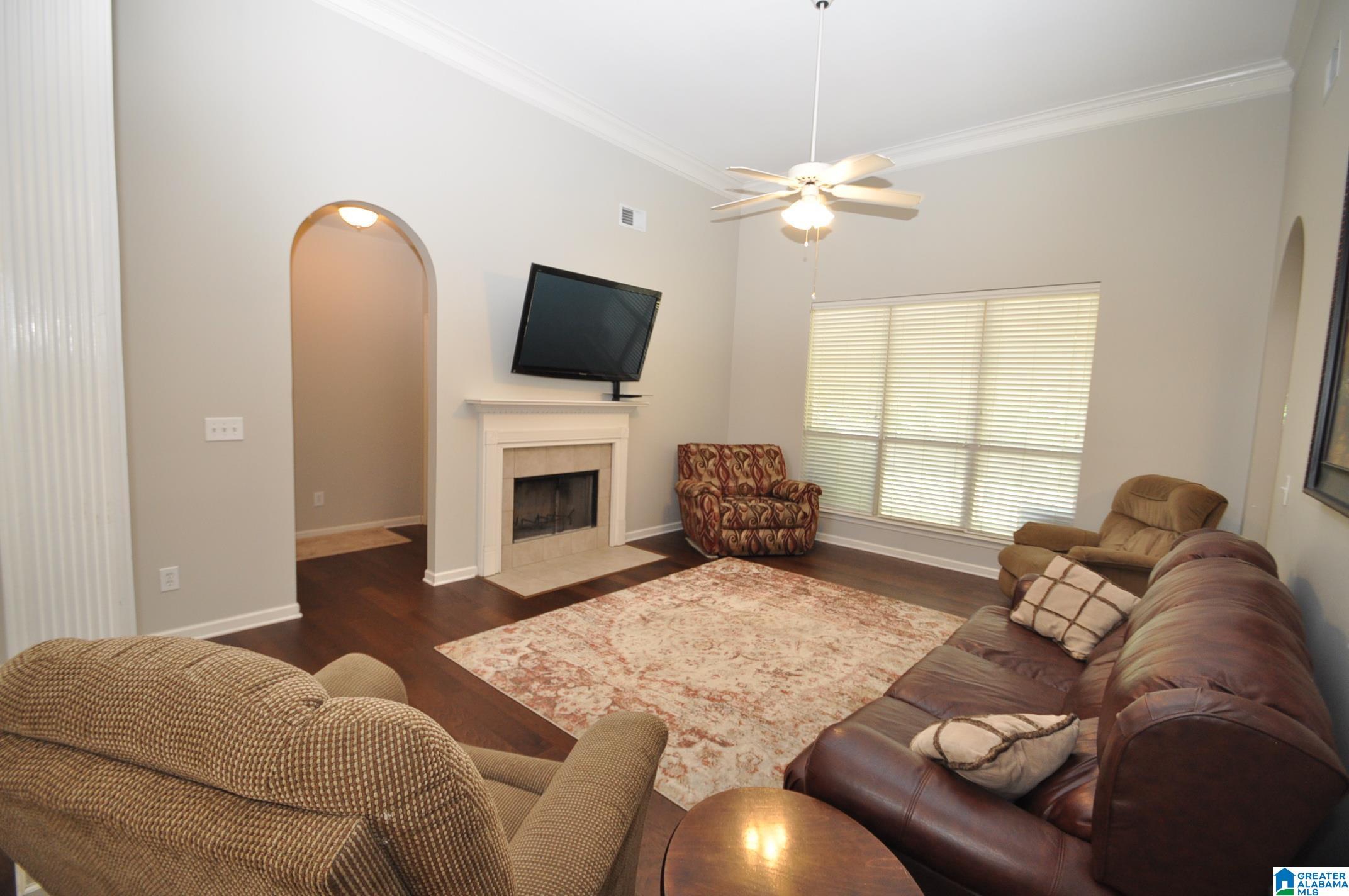 636 Barkley Circle Alabaster, AL 35007 - Photo 2 of 13